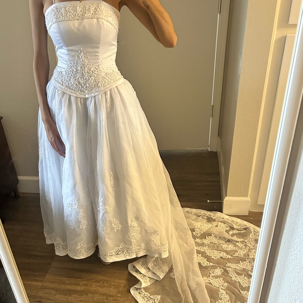 David’s Bridal Elegant White Strapless Wedding Gown